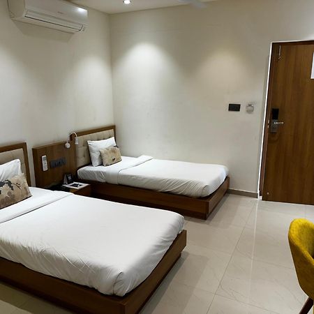 Siara Styles Amba Suites, Gándhínagar Exteriér fotografie