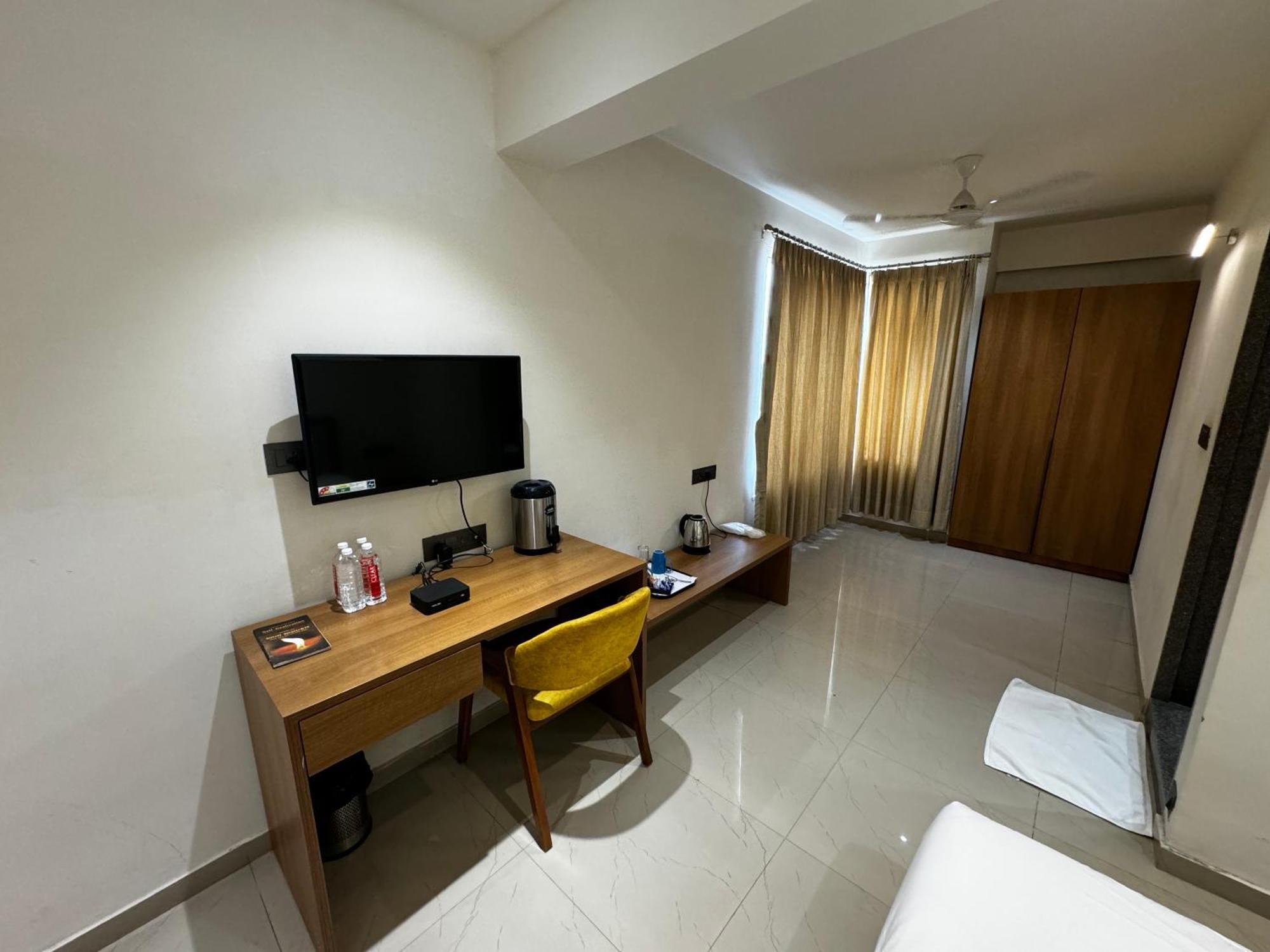 Siara Styles Amba Suites, Gándhínagar Exteriér fotografie