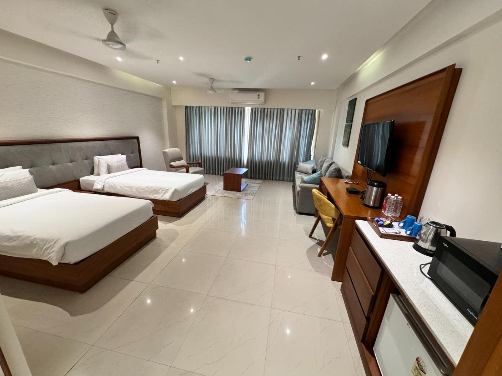 Siara Styles Amba Suites, Gándhínagar Exteriér fotografie