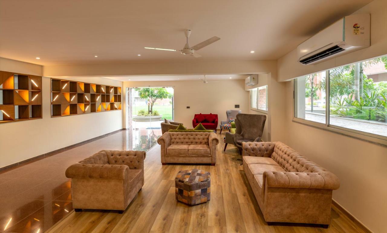 Siara Styles Amba Suites, Gándhínagar Exteriér fotografie